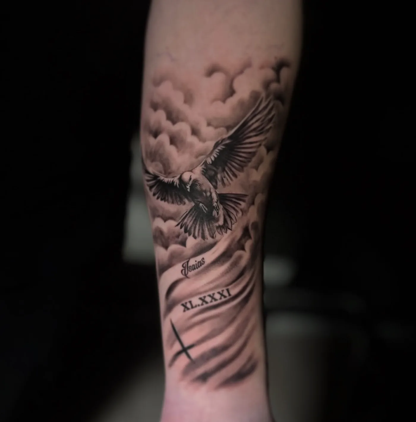 Realistische Taube in Wolken, Black-and-Grey-Tattoo
